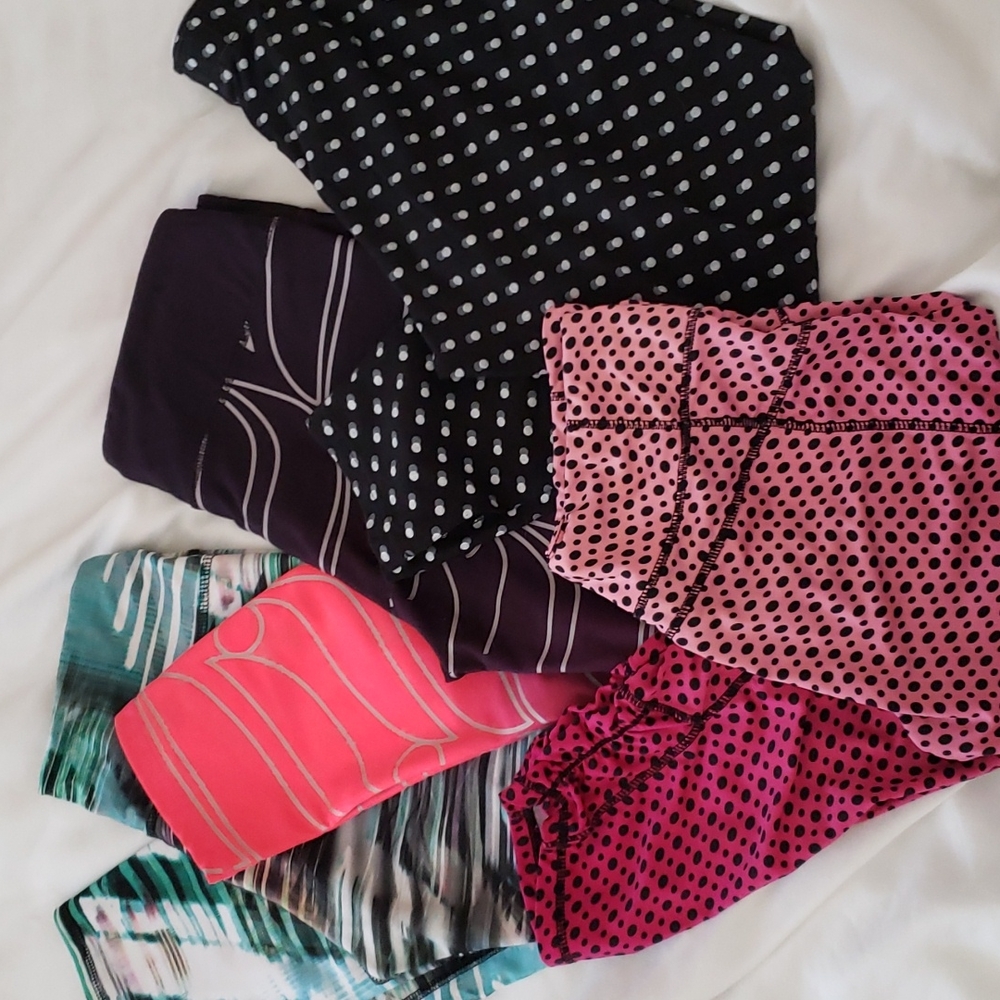 Moving Sale! Lot of 4 active cropped leggings